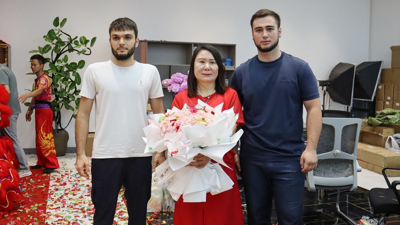 Customers with SAZ Atelier staff at the Guangzhou showroom opening