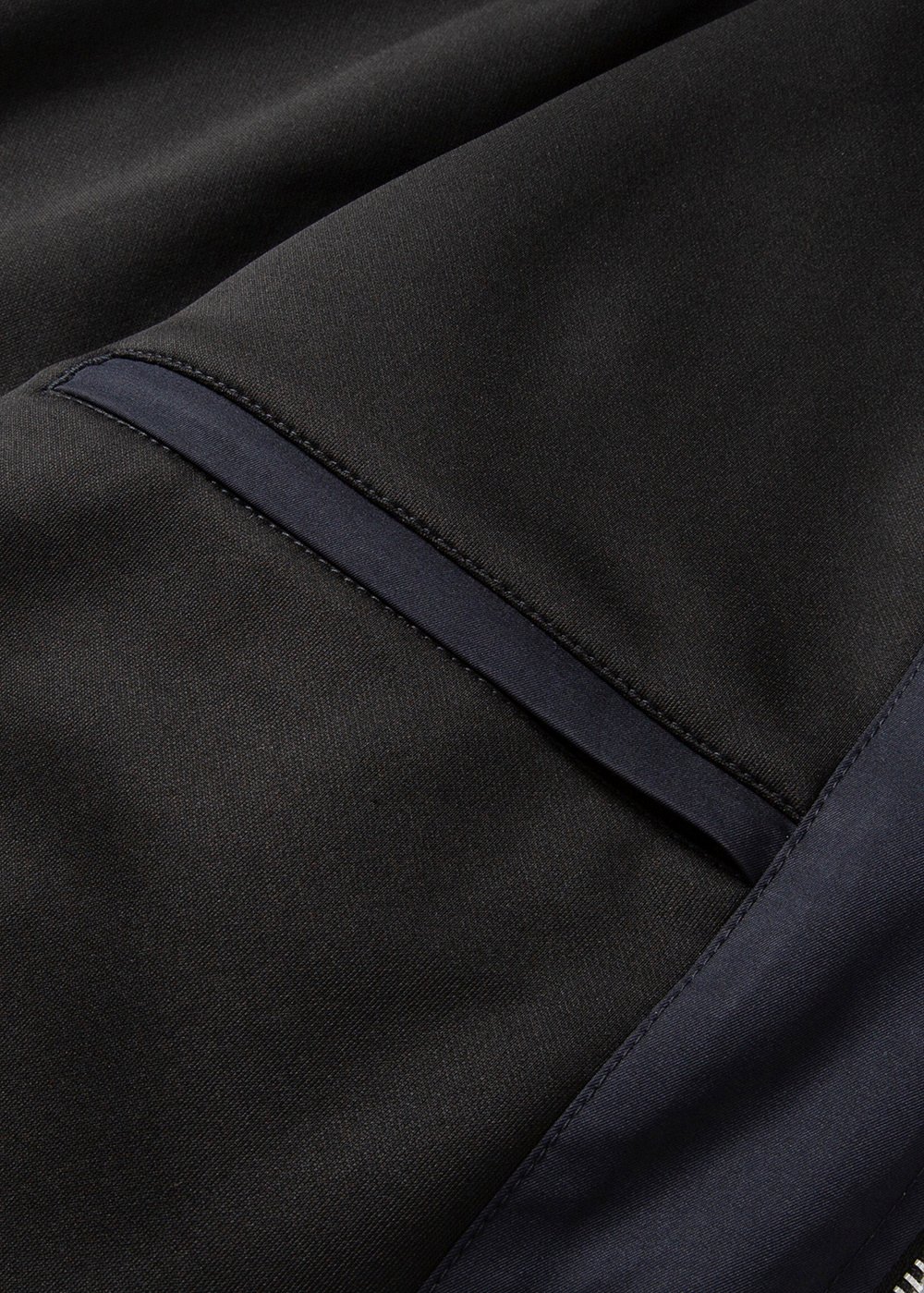 sleeve quilted cotton patch outdoor wear in navy – view 4